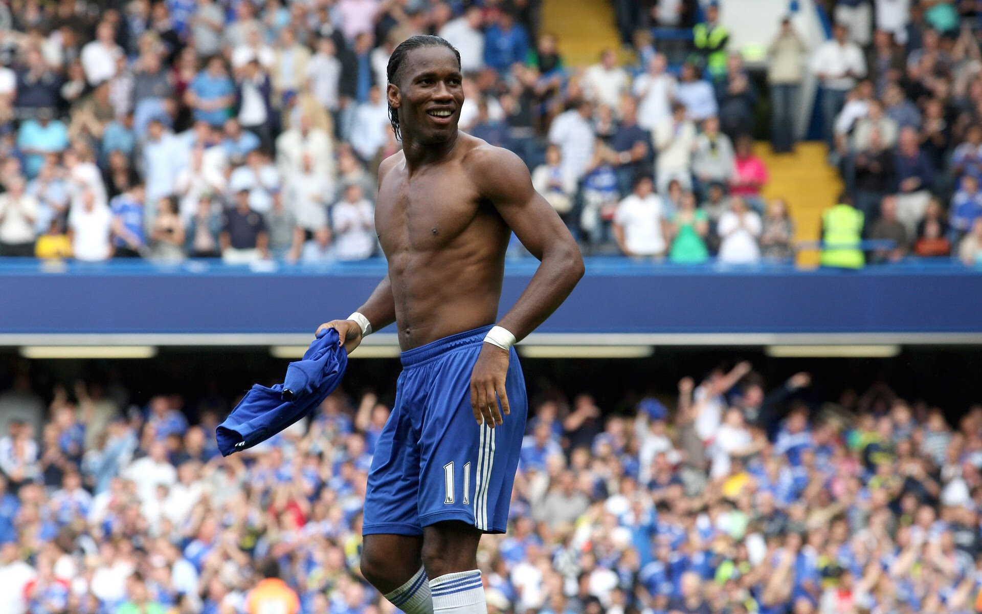 莱昂·马尔尚泳池内外双重突破，莱昂和玛蒂尔达是爱情吗